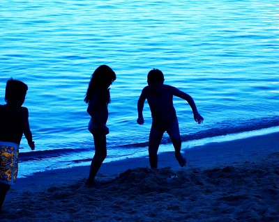 bambini sulla spiaggia