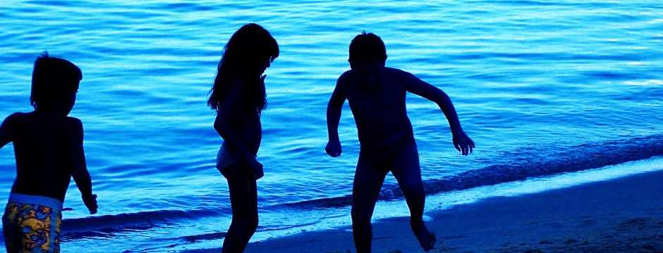 bambini sulla spiaggia